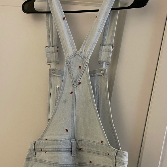 shorts overalls with tiny strawberry embroidery - Picture 4 of 5